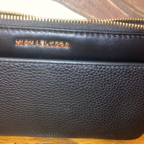 Michael Kors Jet Set Medium Leather Convertible Wristlet Clutch - NWT MSRP $80 - Picture 6 of 6